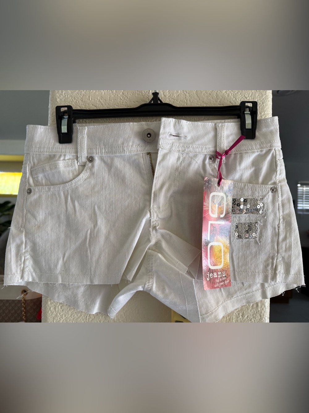 GLO : Junior’s White Sequin Pocket Denim Shorts ( Size 5 ) NWT